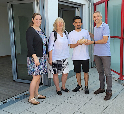 Wohnungsübergabe mit Brot und Salz